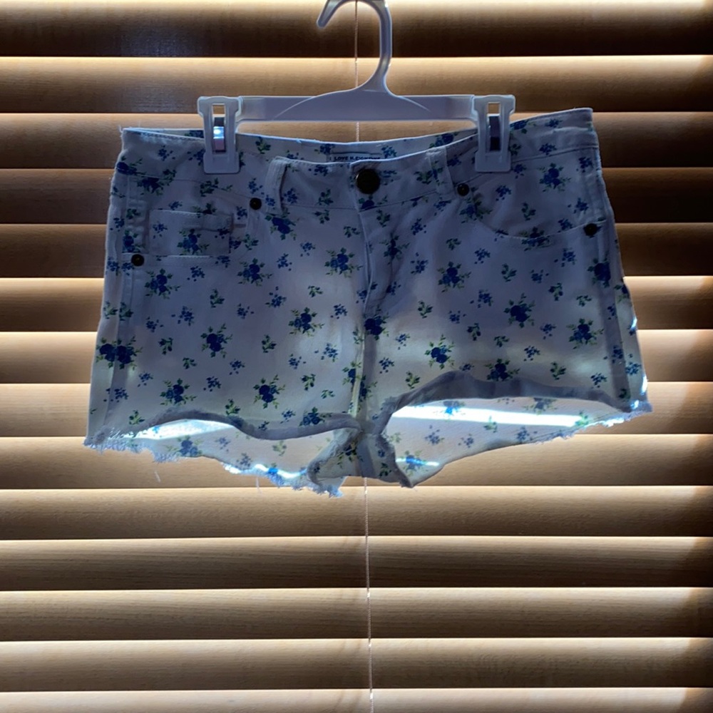 White blue flower shorts